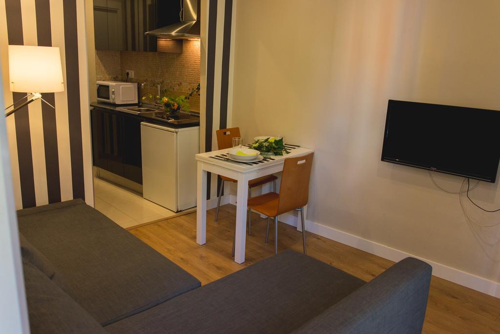 Ab Apartamentos Trinidad Málaga Chambre photo