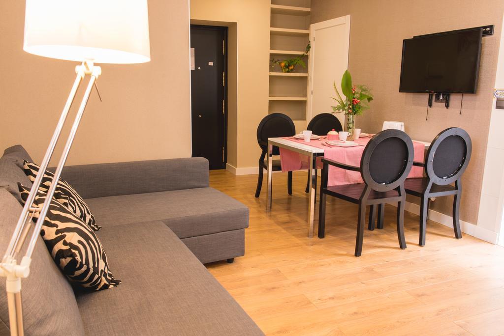 Ab Apartamentos Trinidad Málaga Chambre photo